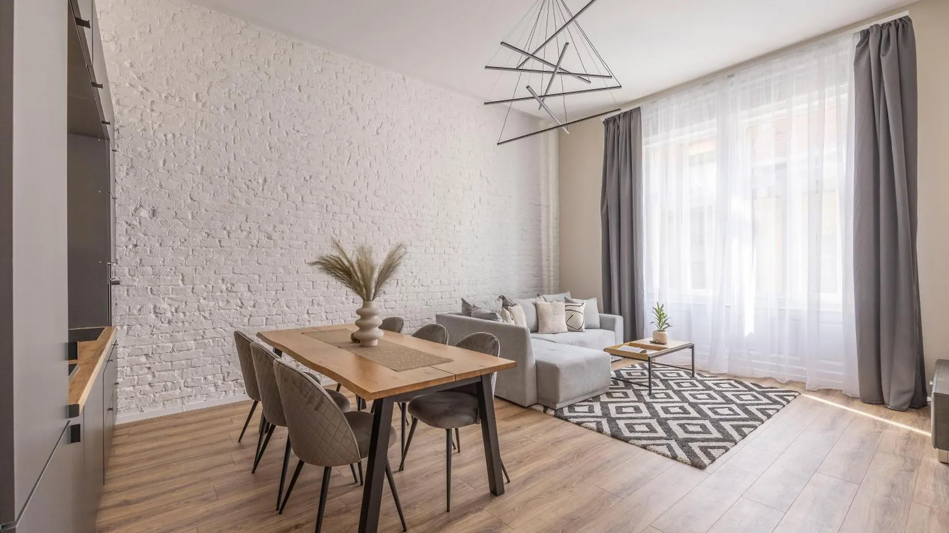 Contacten van Exclusive Stylish Suite By Prestige Homes Next To The Oktogon