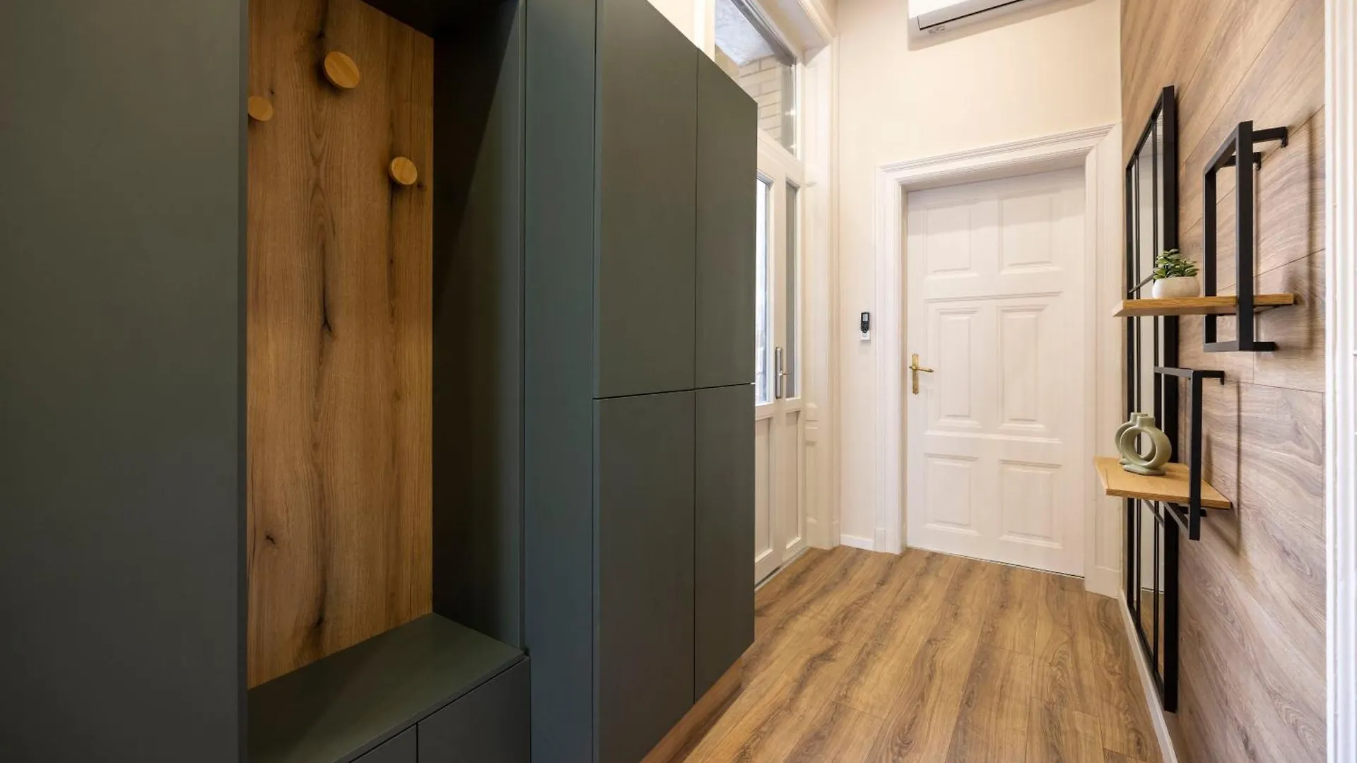 Exclusive Stylish Suite By Prestige Homes Next To The Oktogon Budapest Hungary