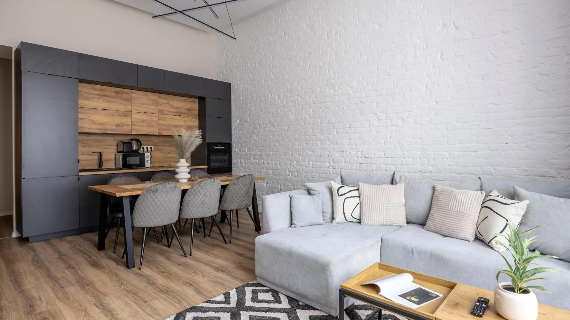 Apartment Exclusive Stylish Suite By Prestige Homes Next To The Oktogon Budapest
