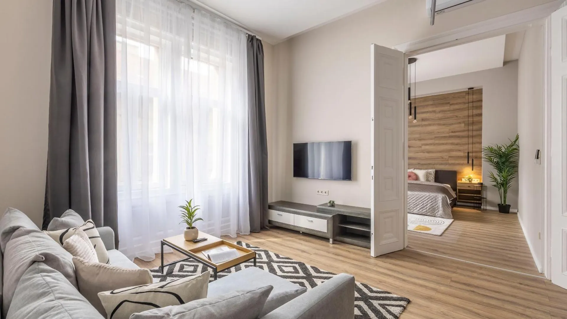 Apartamento Exclusive Stylish Suite By Prestige Homes Next To The Oktogon Budapest Hungría