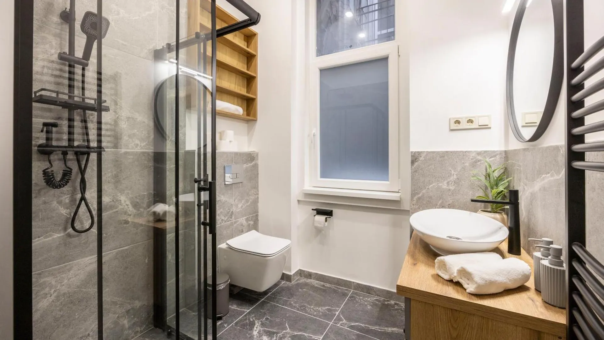 Exclusive Stylish Suite By Prestige Homes Next To The Oktogon Budapest 0*,  Hungría