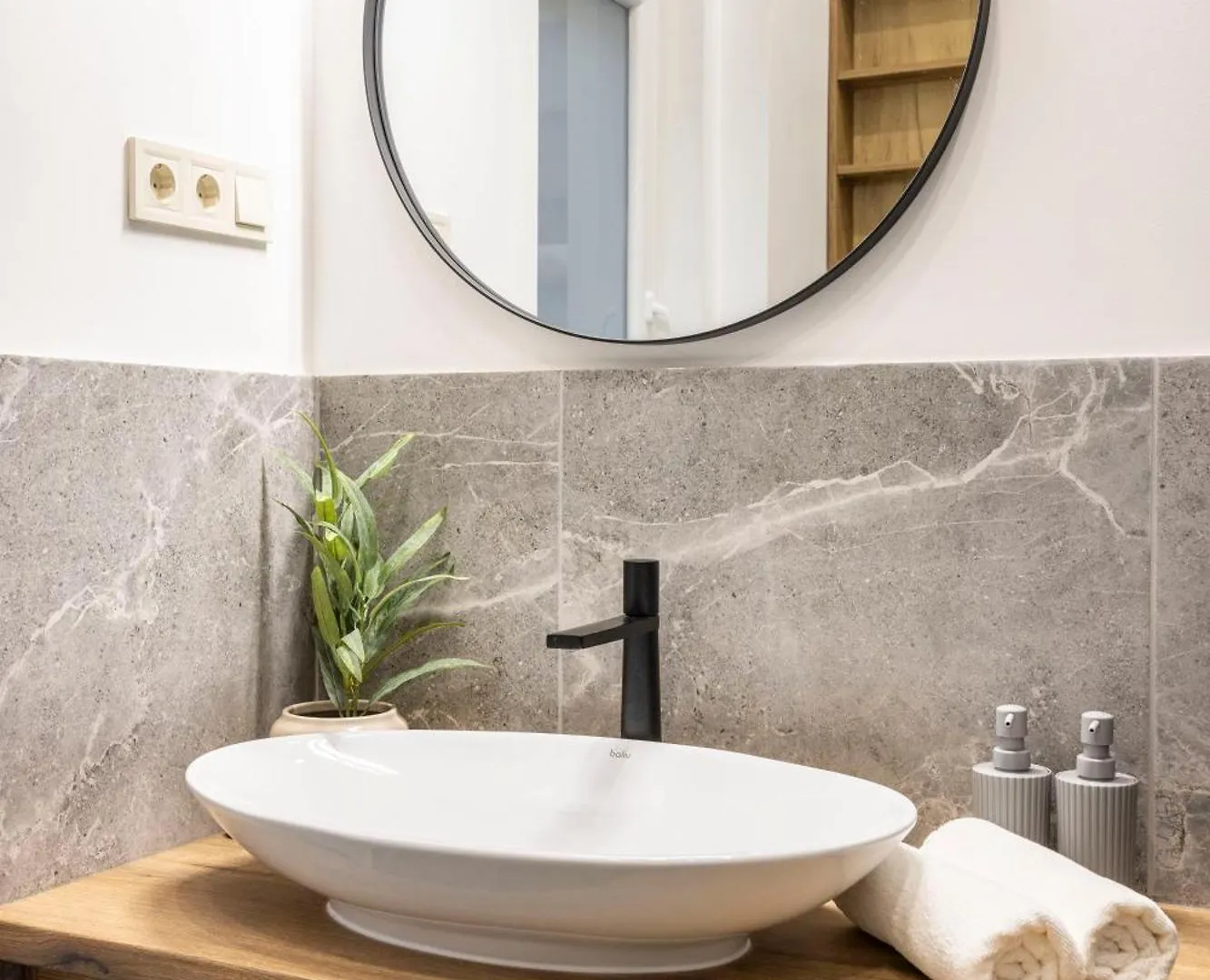 Exclusive Stylish Suite By Prestige Homes Next To The Oktogon Budapest Hungría