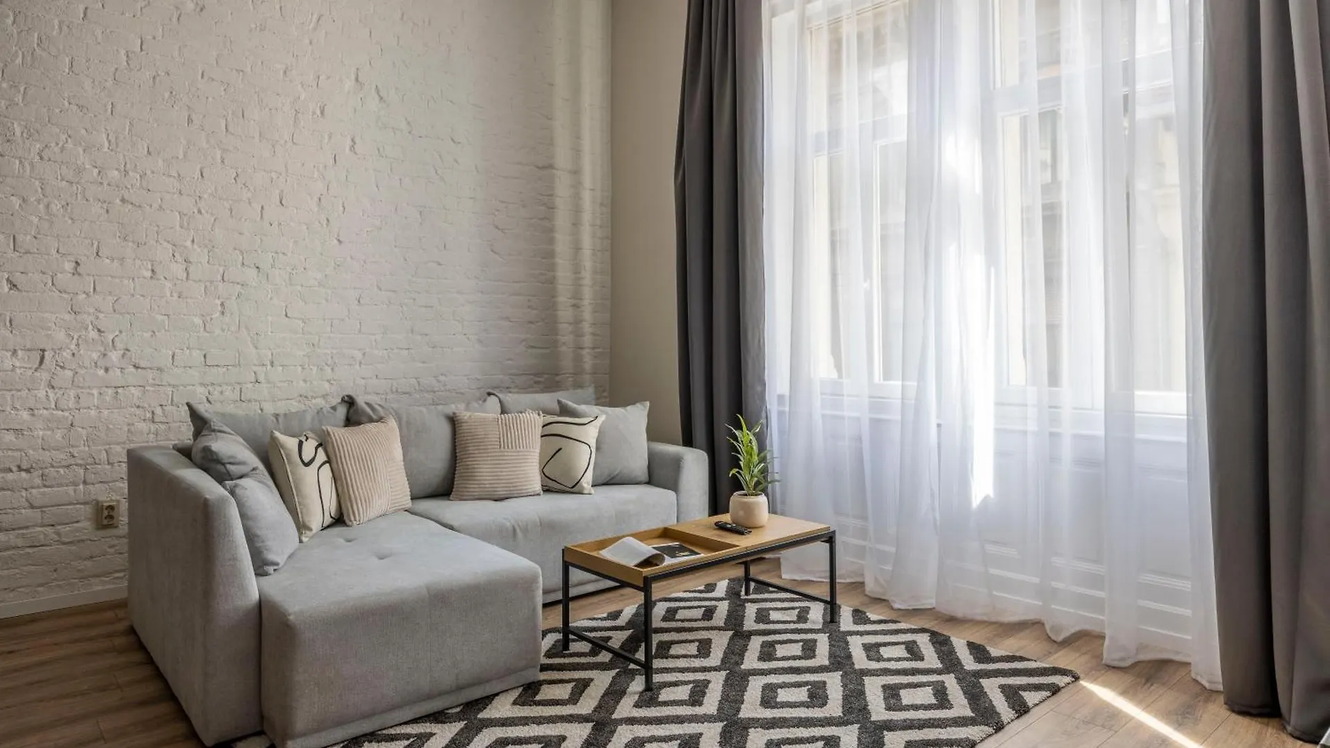 Exclusive Stylish Suite By Prestige Homes Next To The Oktogon Budapest